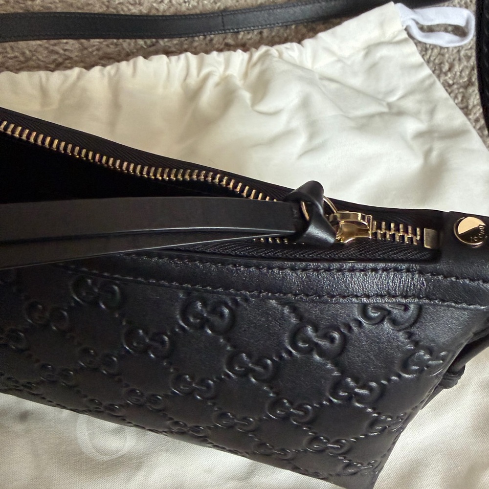 Gucci Black Embossed Leather Shoulder Bag - Picture 5 of 10